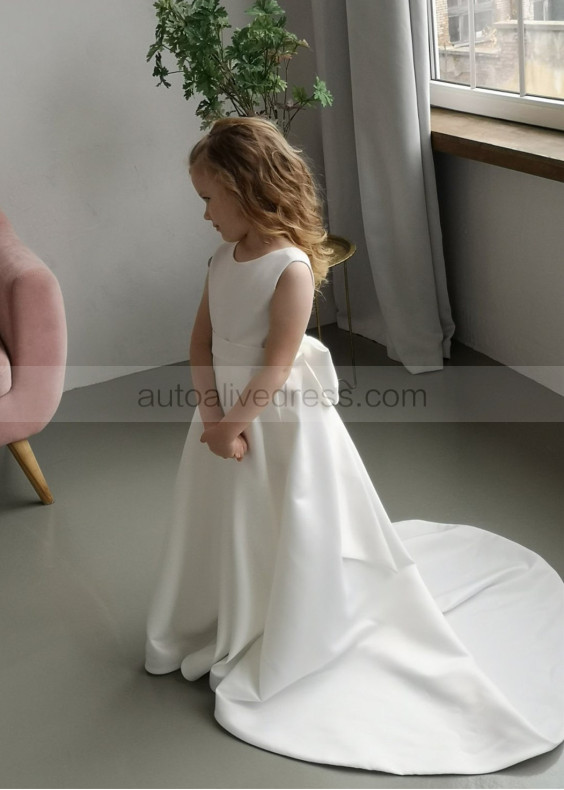 Chic Ivory Satin Flower Girl Dress With Train